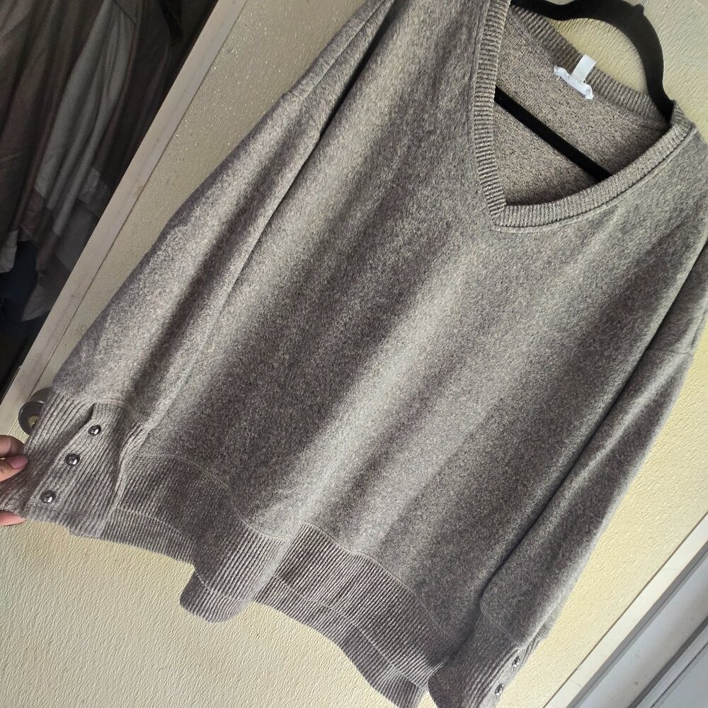 Rio & Rian New York Super Soft V-neck sweater